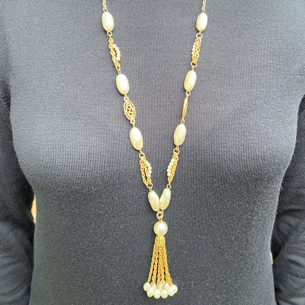 1960s Gold Plate and Faux Baroque Pearl Vintage Tasseled Sautoir Necklace